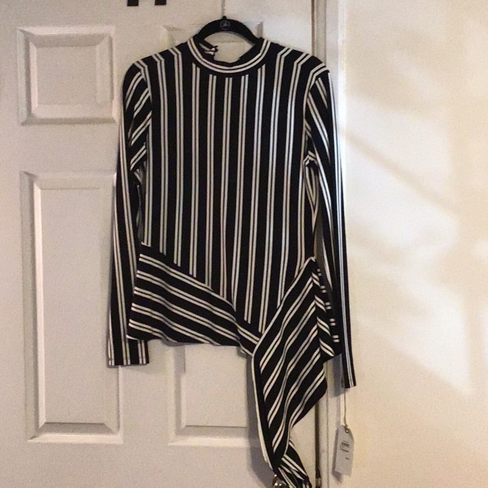 L E I T H black and white fitted top